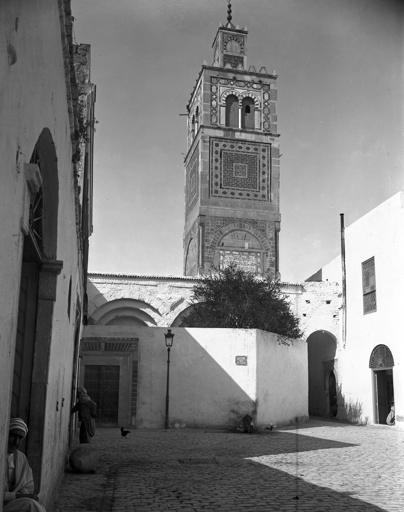 Abdelhak el Ouertani, Minaret de la mosquée El ksar © fonds Beit el Bennani