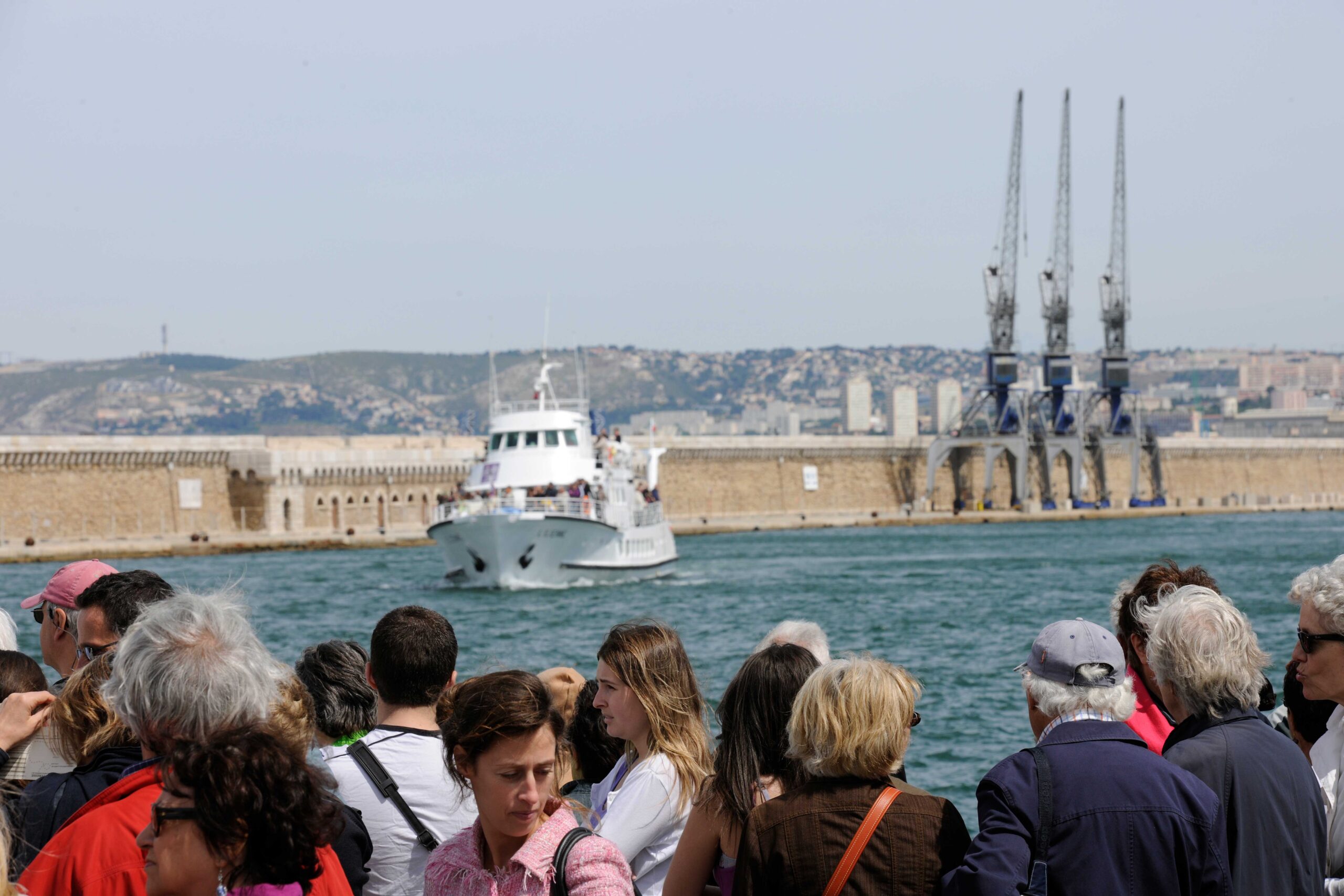 La traversée du grand port de commerce