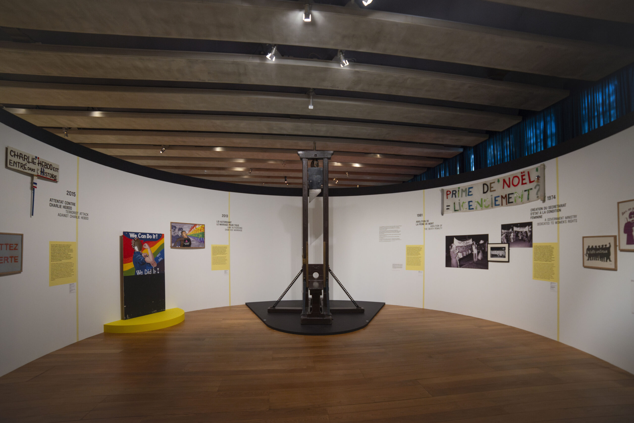 Fiche des mentions obligatoires de la légende et du copyright :
Mucem – Scénographie Guillotine – 30 Septembre 2025 © Nadine Jestin – Hans Lucas - Mucem